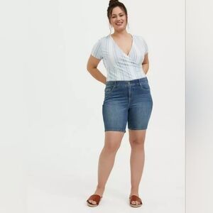 Torrid Bombshell Shorts Size 10